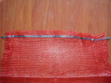 Baggs en plastique rouge prenant l'enveloppe au filet 18gsm-45gsm de bout droit de palette de Tomoto Baggs